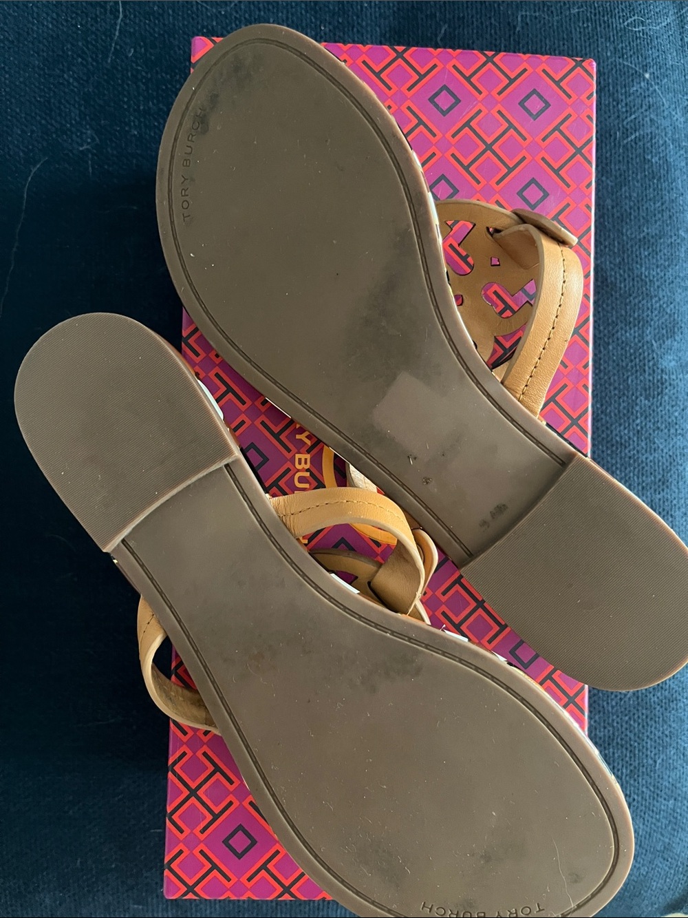 Tory Burch Tan Logo Sandals with tortoise shell colored Brown/black/white trim - Picture 5 of 6